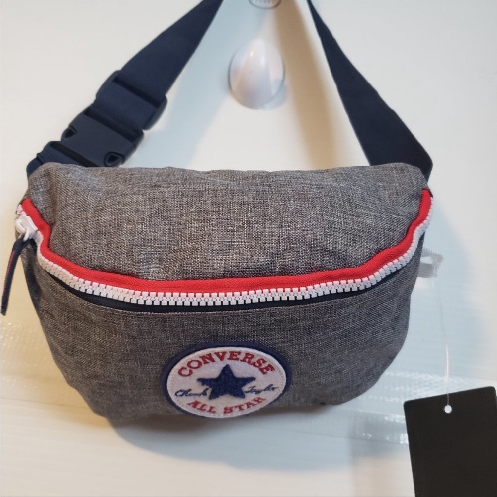 Converse Fanny Pack. Adjustable strap